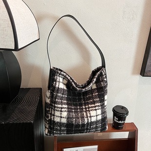 M81409 White 21x14x8cm High Quality Bags