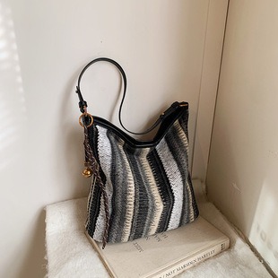 M45863 22x18x8cm High Quality Bags
