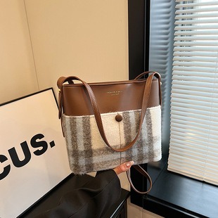 M45813 24x14x9cm High Quality Bags