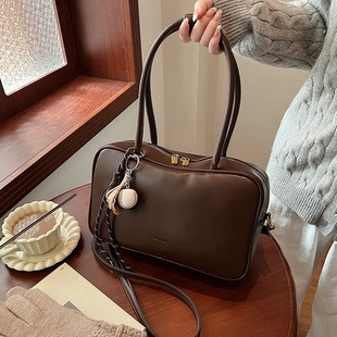 M81570 Elegant White 30x21.5x1cm High Quality Bags