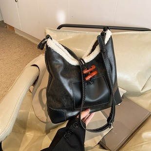 M61696 Elegant White High Quality Bags
