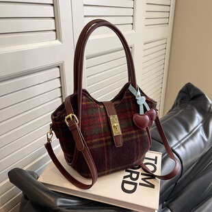 M60697 HH134 Gold Buckle Red 19x10cm High Quality Bags