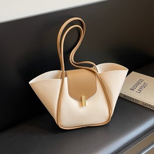M83148 12.5x11x5.5cm High Quality Bags